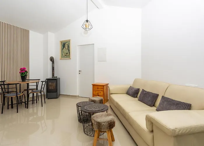 2 Bedroom Beautiful In بيت للعطل كاستاف